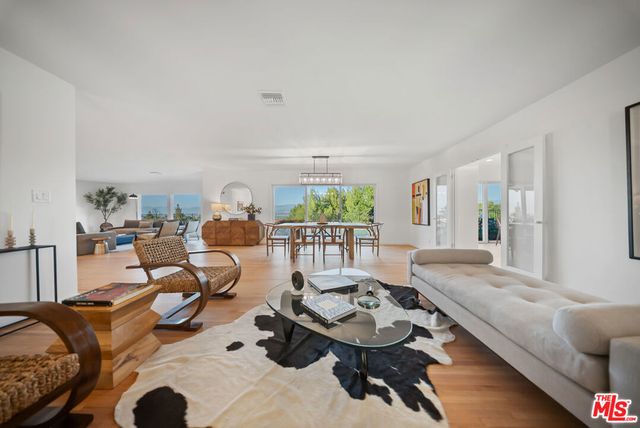 11107 Mountcastle Drive, Studio City, CA 91604