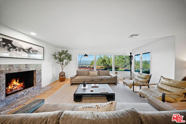 11107 Mountcastle Drive, Studio City, CA 91604