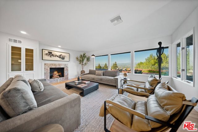 11107 Mountcastle Drive, Studio City, CA 91604