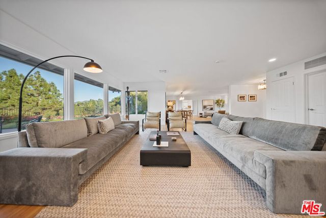 11107 Mountcastle Drive, Studio City, CA 91604