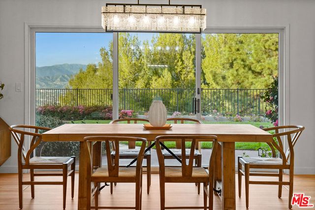 11107 Mountcastle Drive, Studio City, CA 91604