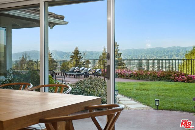 11107 Mountcastle Drive, Studio City, CA 91604