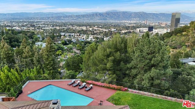 11107 Mountcastle Drive, Studio City, CA 91604