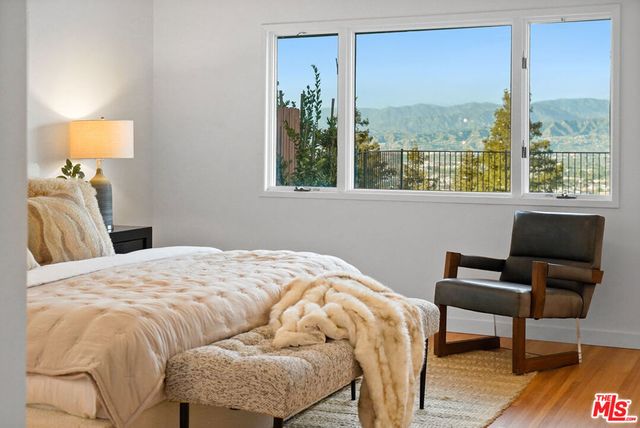 11107 Mountcastle Drive, Studio City, CA 91604