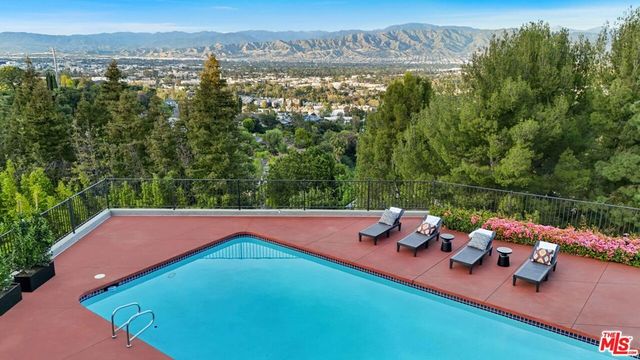 11107 Mountcastle Drive, Studio City, CA 91604