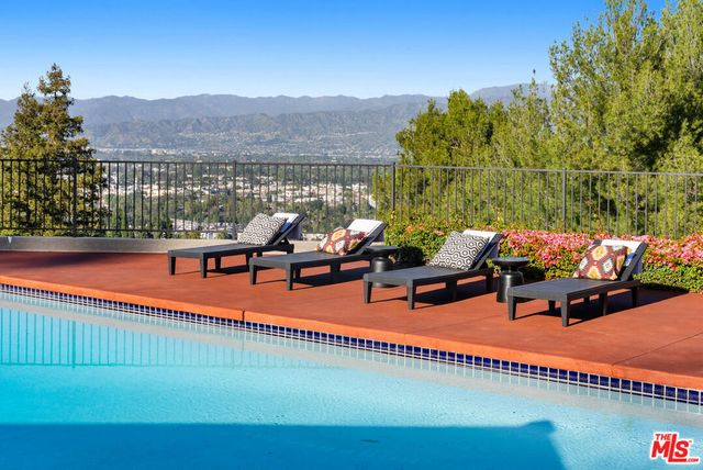 11107 Mountcastle Drive, Studio City, CA 91604