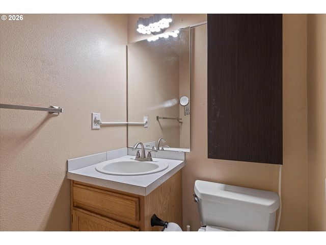570 Sw HONEYSUCKLE Ct, Mc Minnville, OR 97128