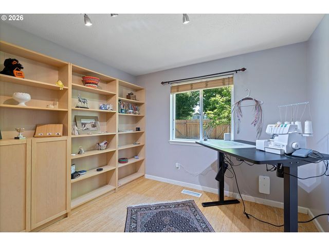 570 Sw HONEYSUCKLE Ct, Mc Minnville, OR 97128