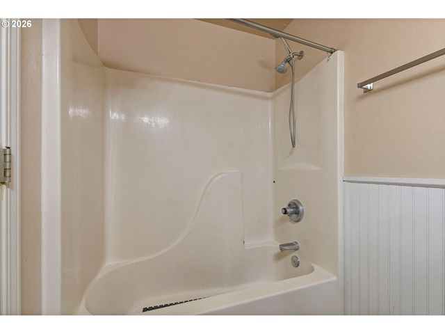 570 Sw HONEYSUCKLE Ct, Mc Minnville, OR 97128