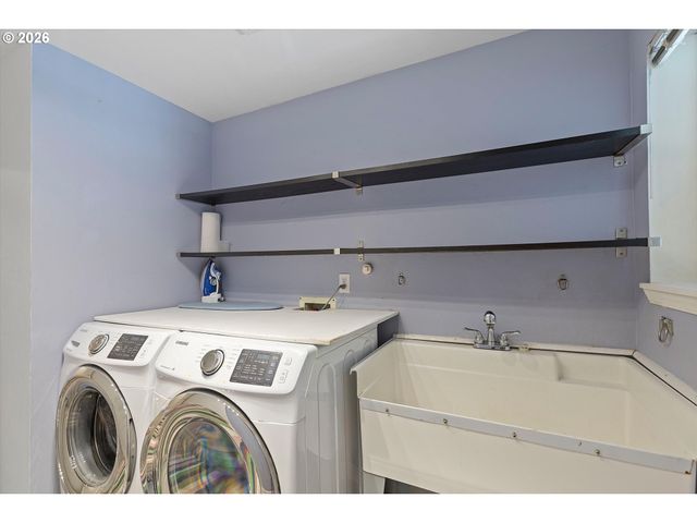 570 Sw HONEYSUCKLE Ct, Mc Minnville, OR 97128