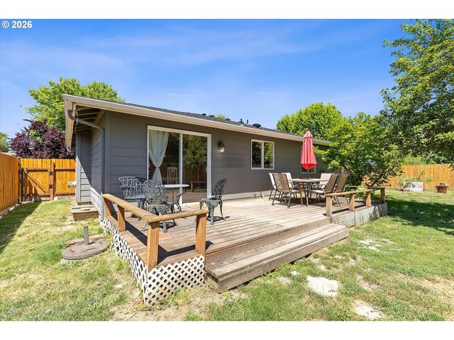 570 Sw HONEYSUCKLE Ct, Mc Minnville, OR 97128