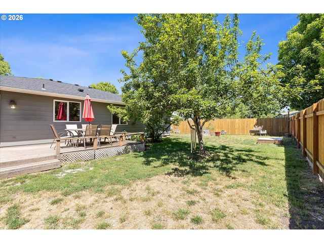 570 Sw HONEYSUCKLE Ct, Mc Minnville, OR 97128