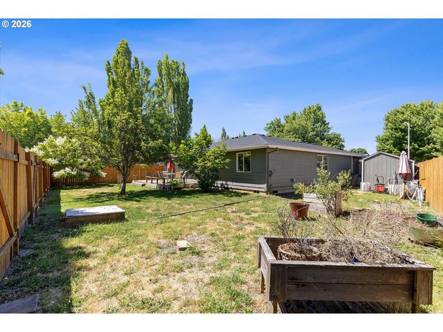 570 Sw HONEYSUCKLE Ct, Mc Minnville, OR 97128