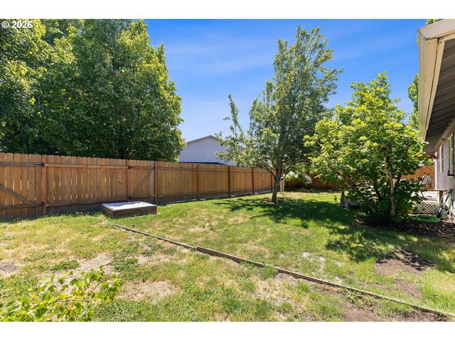 570 Sw HONEYSUCKLE Ct, Mc Minnville, OR 97128