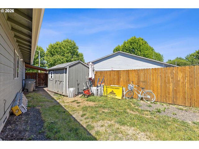 570 Sw HONEYSUCKLE Ct, Mc Minnville, OR 97128