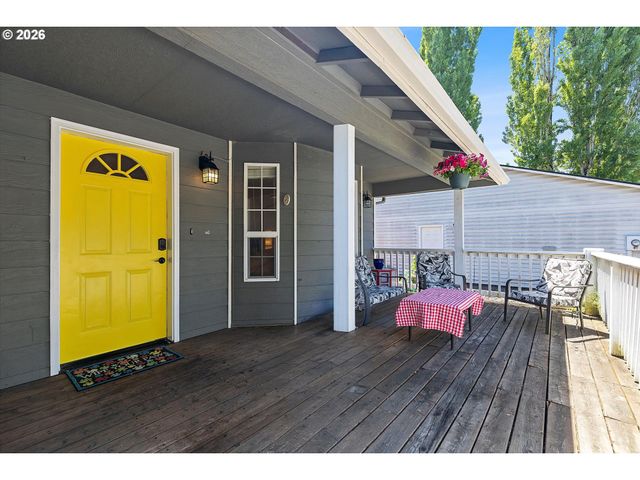 570 Sw HONEYSUCKLE Ct, Mc Minnville, OR 97128