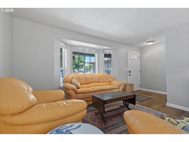 570 Sw HONEYSUCKLE Ct, Mc Minnville, OR 97128