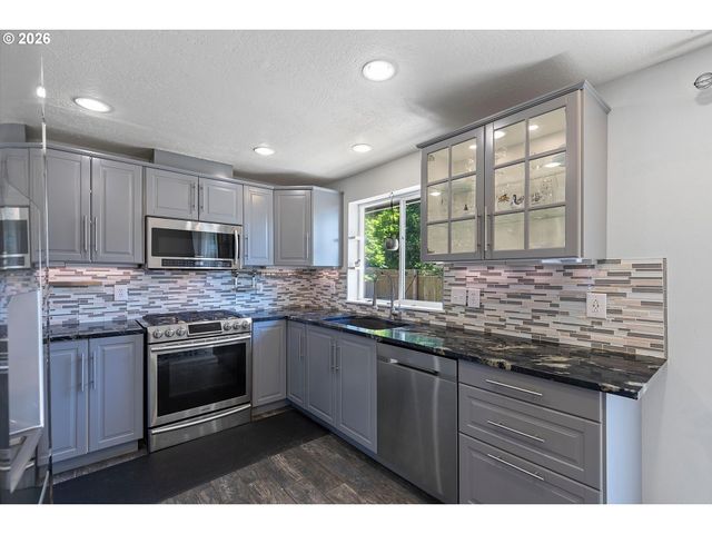 570 Sw HONEYSUCKLE Ct, Mc Minnville, OR 97128