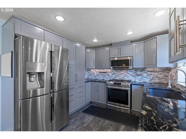570 Sw HONEYSUCKLE Ct, Mc Minnville, OR 97128