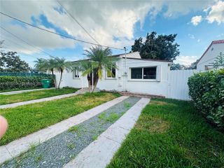 3052 SW 6th St 3052, Miami, FL 33135