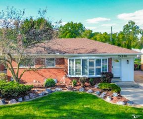 24886 Hayes Street, Taylor, MI 48180