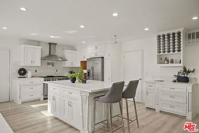 2612 S Beverly Drive, Los Angeles, CA 90034