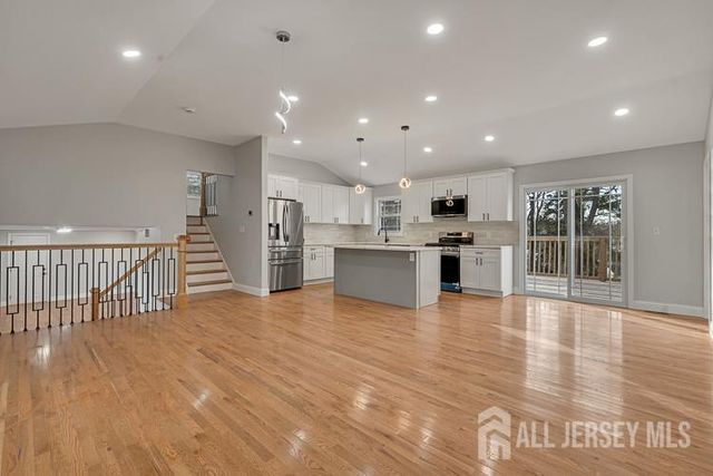 21 Vauxhall Road, East Brunswick, NJ 08816