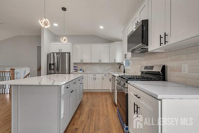 21 Vauxhall Road, East Brunswick, NJ 08816