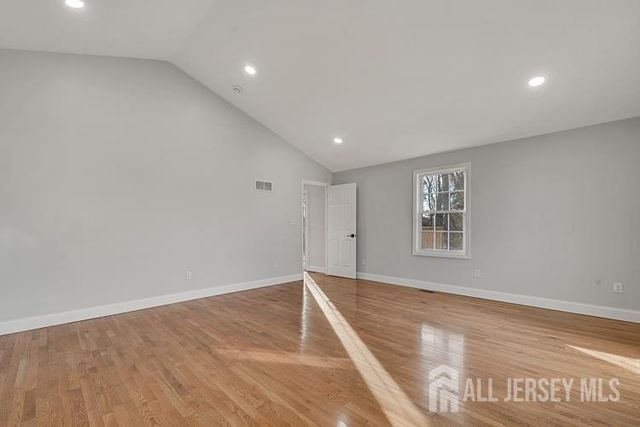 21 Vauxhall Road, East Brunswick, NJ 08816