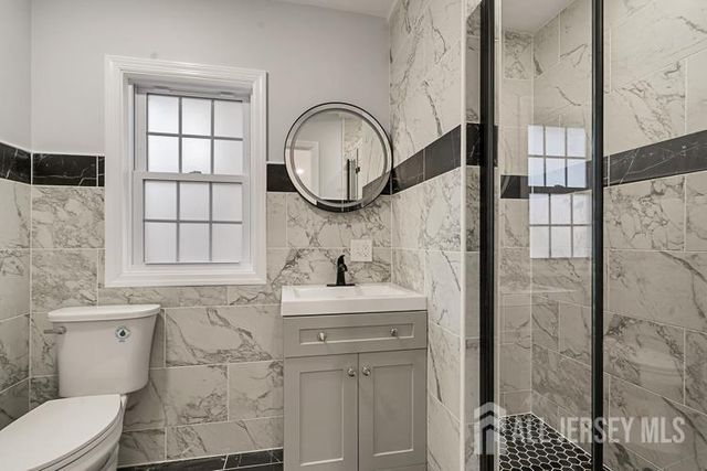 21 Vauxhall Road, East Brunswick, NJ 08816