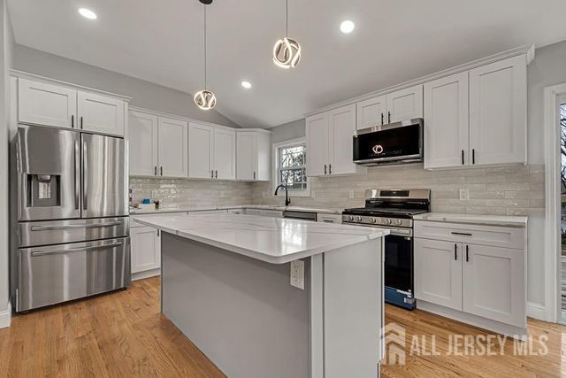 21 Vauxhall Road, East Brunswick, NJ 08816