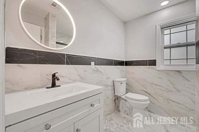 21 Vauxhall Road, East Brunswick, NJ 08816