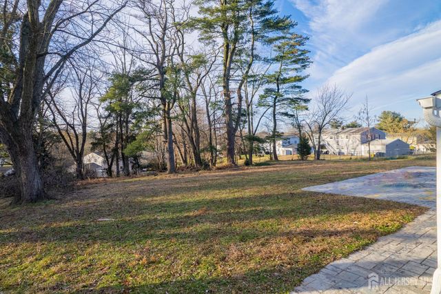 21 Vauxhall Road, East Brunswick, NJ 08816