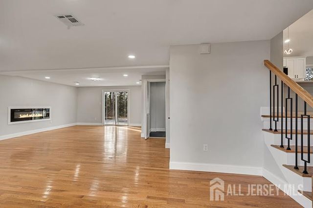 21 Vauxhall Road, East Brunswick, NJ 08816