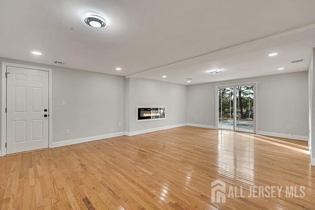 21 Vauxhall Road, East Brunswick, NJ 08816