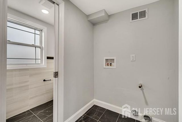 21 Vauxhall Road, East Brunswick, NJ 08816