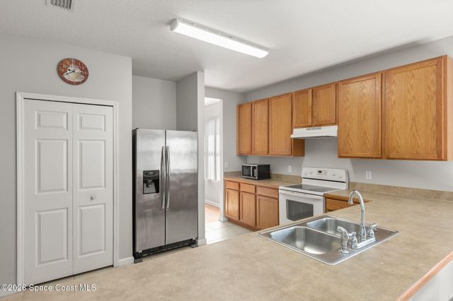 402 Breckenridge Circle SE, Palm Bay, FL 32909