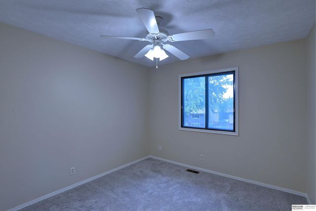 7712 Cottonwood Avenue, La Vista, NE 68128