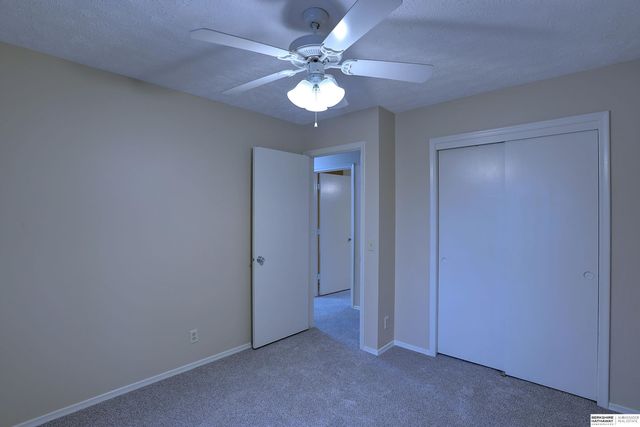 7712 Cottonwood Avenue, La Vista, NE 68128