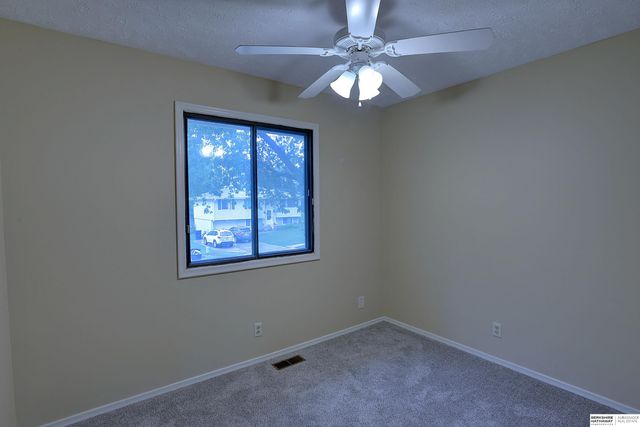 7712 Cottonwood Avenue, La Vista, NE 68128