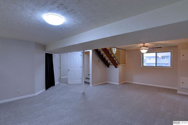 7712 Cottonwood Avenue, La Vista, NE 68128