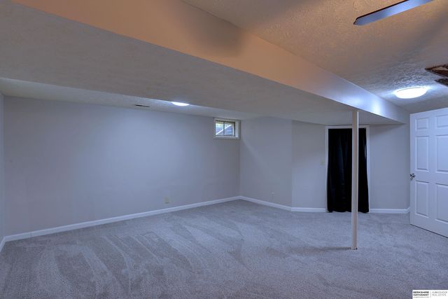 7712 Cottonwood Avenue, La Vista, NE 68128