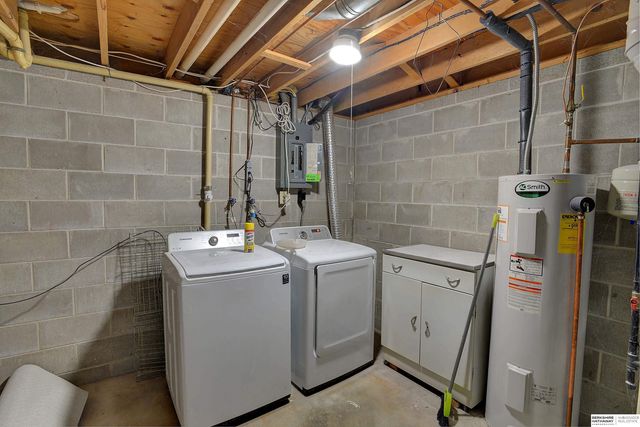 7712 Cottonwood Avenue, La Vista, NE 68128