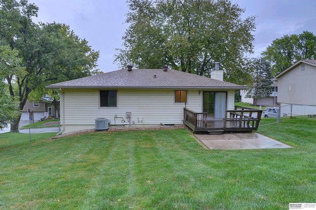 7712 Cottonwood Avenue, La Vista, NE 68128