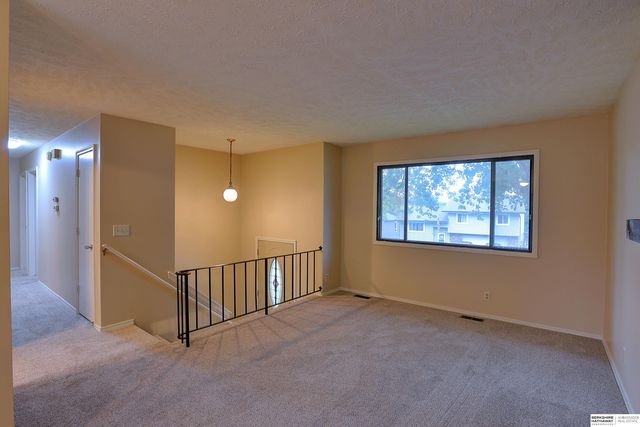 7712 Cottonwood Avenue, La Vista, NE 68128