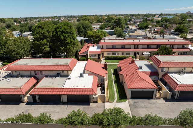 2124 El Domingo Circle 13, Lancaster, CA 93536