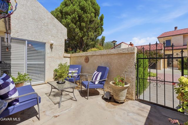 2124 El Domingo Circle 13, Lancaster, CA 93536