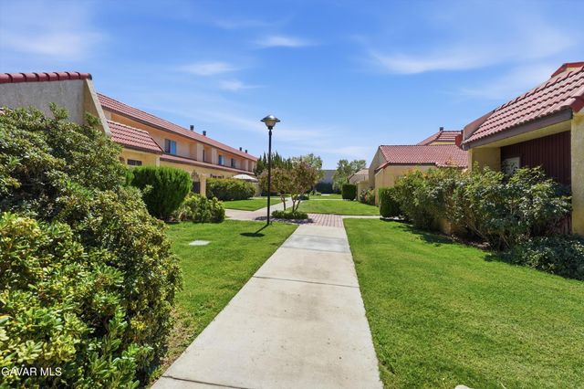 2124 El Domingo Circle 13, Lancaster, CA 93536