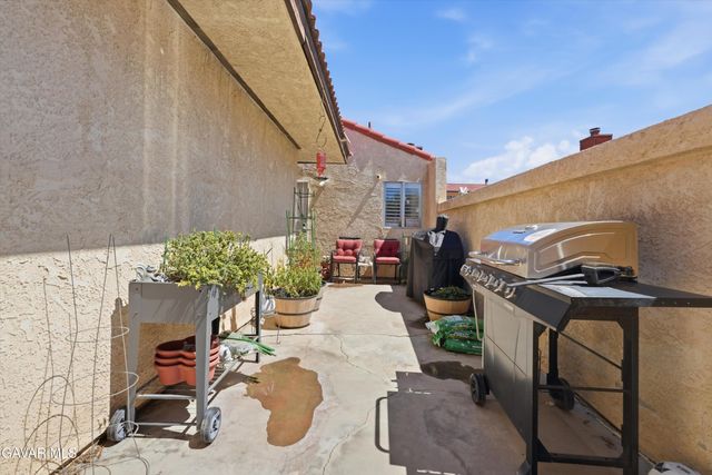 2124 El Domingo Circle 13, Lancaster, CA 93536