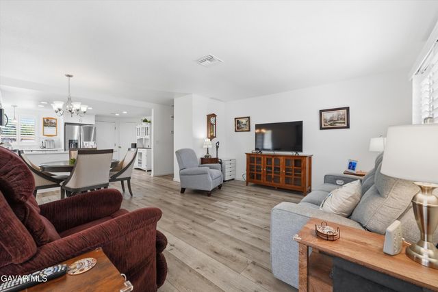2124 El Domingo Circle 13, Lancaster, CA 93536